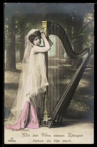 AK Junge Frau neben einer Harfe stehend