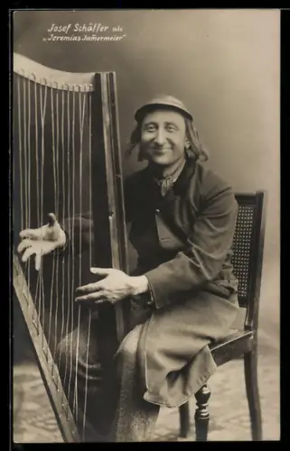 AK Schauspieler Josef Schäffer als Jeremias Jämmermeier mit Harfe