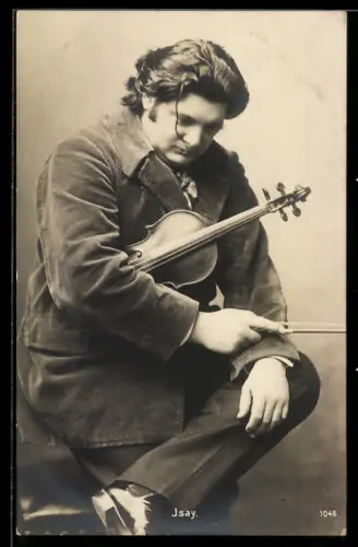 AK Isay, Geigenvirtuose in exzentrischer Pose