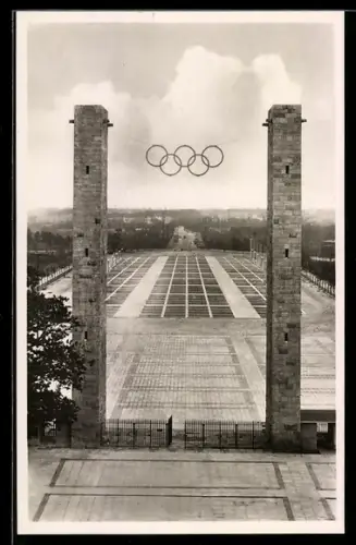 AK Berlin, Reichssportfeld, Blick von der deutschen Kampfbahn durch das Osttor