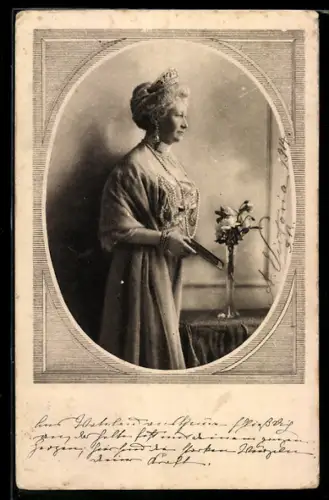 AK Kaiserin Auguste Victoria von Preussen im Gedanken versunken