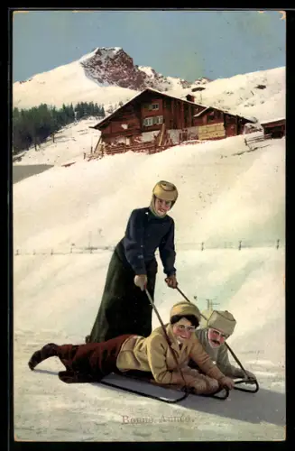 AK Frau fährt mit zwei Männern zusammen Schlitten