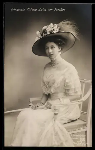AK Prinzessin Victoria Luise von Preussen in jungen Jahren mit Hut