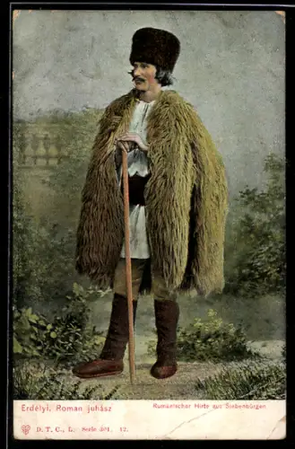 AK Siebenbürgen / Erdély, rumänischer Hirte in Volkstracht, Roman juhasz
