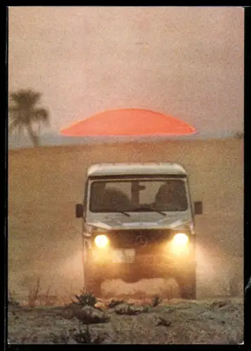 AK Mercedes Benz 300 GD auf Wüstentour bei untergehender Sonne