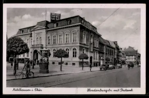 AK Mühlhausen i. Thür., Hindenburgstrasse mit Postamt, Radfahrer, Litfasssäule