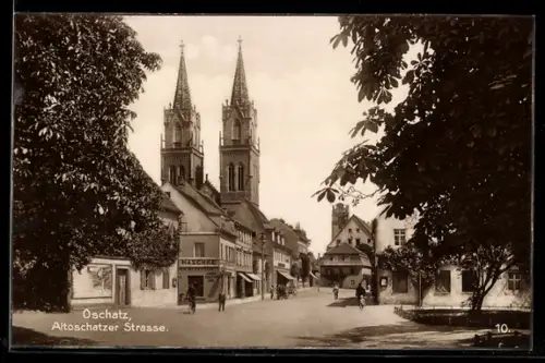 AK Oschatz, Altoschatzer Strasse mit Kirche