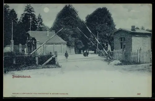Mondschein-AK Friedrichsruh, Partie an Bahnschranken