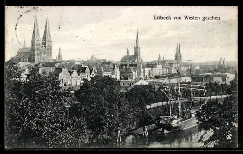 AK Lübeck, Stadtansicht von Westen mit Hafen und Segelschiff