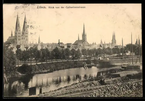 AK Lübeck, Blick von der Catharinenstrasse auf Altstadt und Kirchen