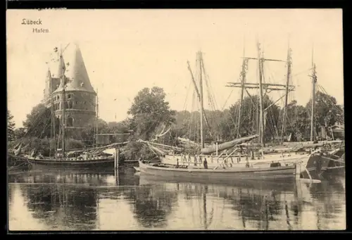 AK Lübeck, Hafen, Segelschiffe, Holstentor