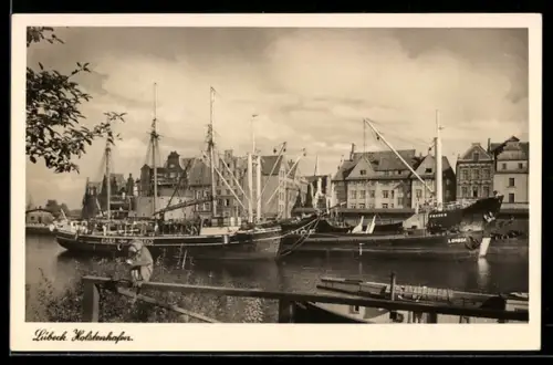 AK Lübeck, Holstenhafen, Segelschiffe, Speicherhäuser