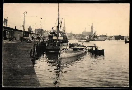 AK Lübeck, Hafenpartie, Panoramablick auf die Stadt