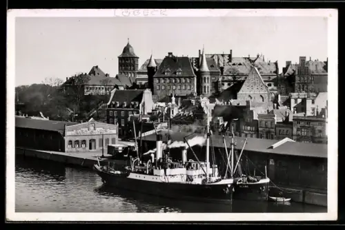 AK Lübeck, Burg mit Burgtor und Hafen