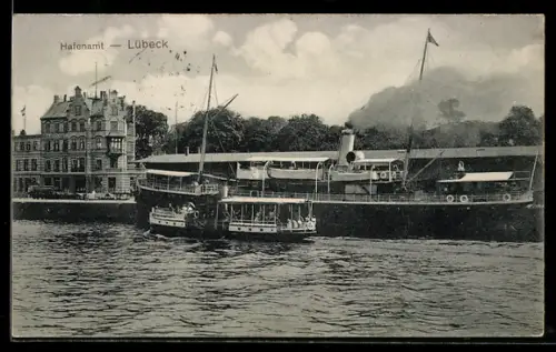 AK Lübeck, Hafenamt, Dampfschiff an der Anlegestelle