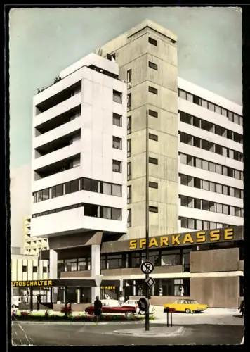 AK Leverkusen, Blick zur Sparkasse und Autoschalter