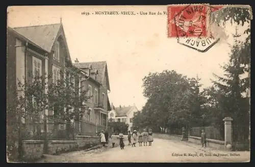 AK Montreux-Vieux, Une Rue du Village