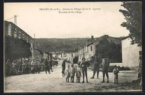 AK Bruley /M.-et-M., Entrée du Village