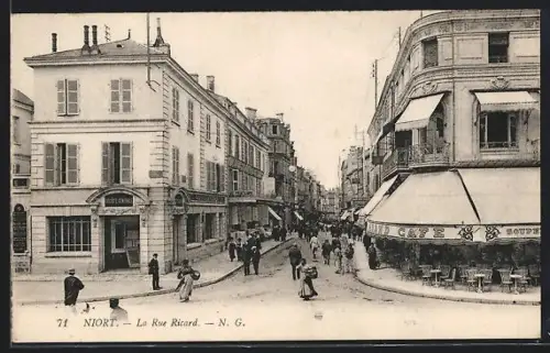 AK Niort, La Rue Ricard mit Passanten