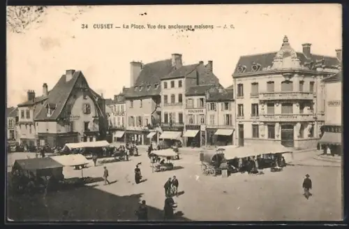 AK Cusset, La Place, Vue des Anciennes maisons