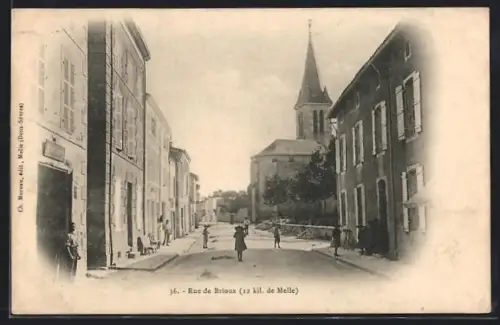 AK Brioux, Rue mit Kirche und Kindern