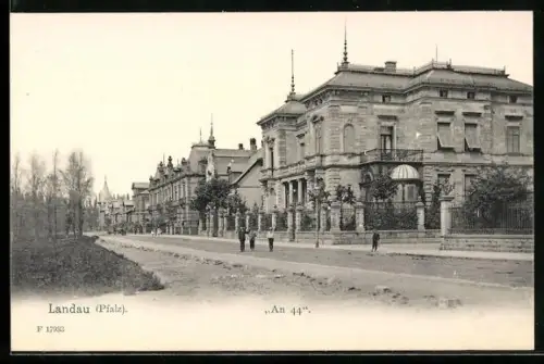 AK Landau /Pfalz, Strassenpartie mit Herrenhäusern und Gärten, An 44