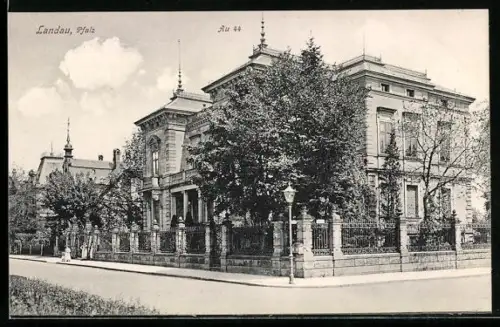 AK Landau /Pfalz, Strassenpartie mit Herrenhaus und Gartenanlage