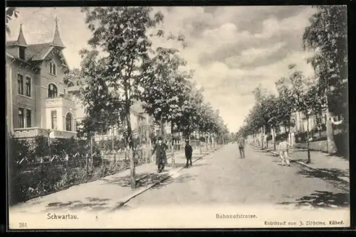 AK Schwartau, Partie in der Bahnhofstrasse mit Grünanlagen und Villen