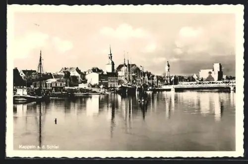 AK Kappeln a. d. Schlei, Segelboote am Ufer, Blick zur Kirche