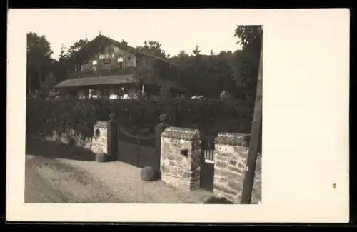 Foto-AK Neu-Weilnau /Taunus, Hotel Dreieck mit Gartentor