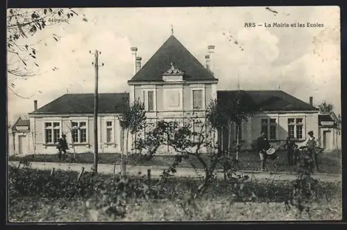 AK Ars-en-Ré, La Mairie et les Ecoles