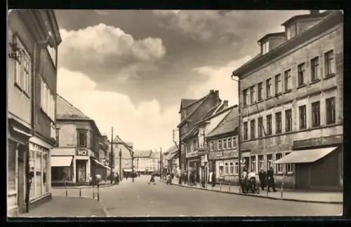 AK Ohrdruf, Karl-Liebknecht-Strasse mit HO-Kaufhaus