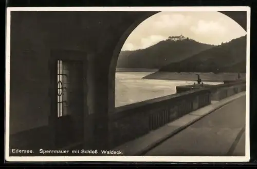 AK Waldeck /Edersee, Sperrmauer mit Schloss Waldeck