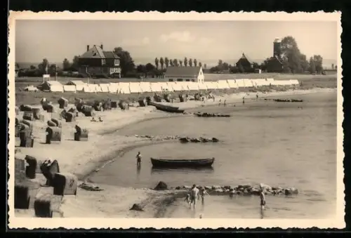 AK Pelzerhaken, Strand mit Strandkörben, Booten und Zeltlager
