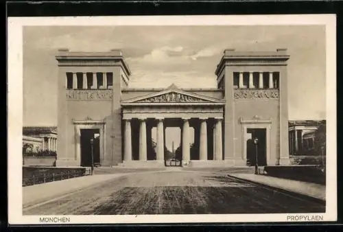 AK München, Propyläen