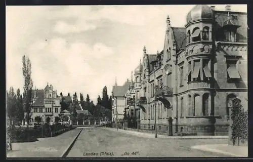 AK Landau /Pfalz, Strassenpartie An 44er