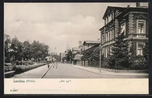 AK Landau /Pfalz, An 44, Strassenansicht mit Wohnhäusern