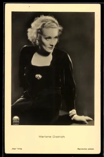 AK Schauspielerin Marlene Dietrich im Kleid