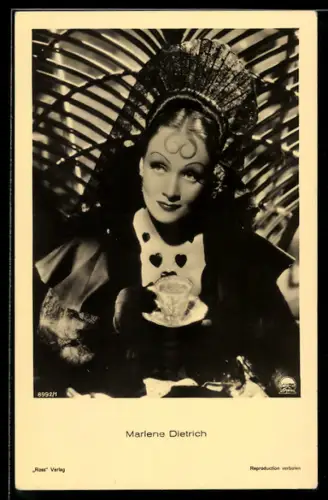 AK Schauspielerin Marlene Dietrich in einer Szene