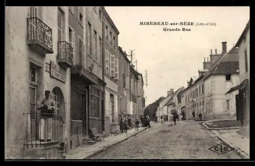 AK Mirebeau-sur-Bèze /Cote-d`Or, Grande Rue, Briefträger