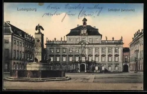 AK Ludwigsburg, Schlossplatz mit Schlosshof und Brunnen, Westseite