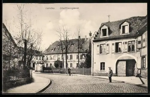 AK Landau, Partie in der Stadthausgasse mit Villen