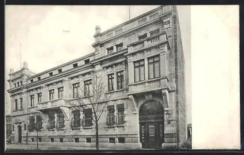 AK Landau, Strassenpartie und Gebäude mit vergitterten Fenstern