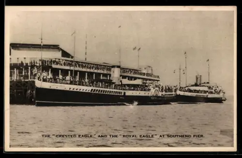 AK Southend, Raddampfer Crested Eagle und Royal Eagle am Southend Pier, Passagierschiff