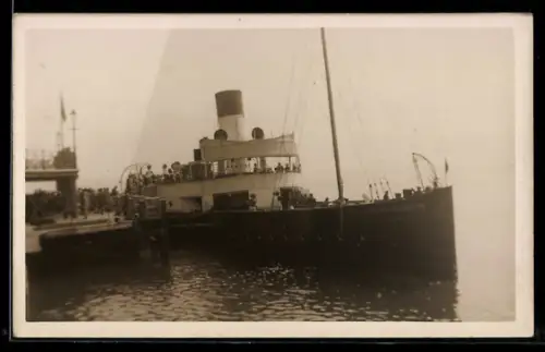 Foto-AK Passagierschiff Princess Elizabeth am Schiffsanleger