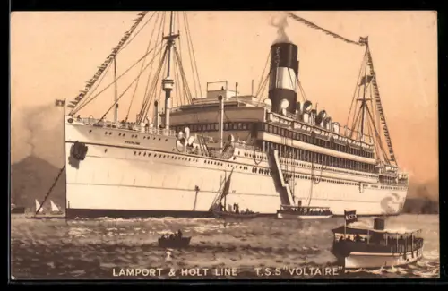 AK Passagierschiff T.S.S. Voltaire der Lamport & Holt Line vor Anker liegend