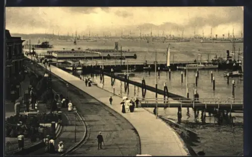 AK Kiel, Strandpromenade mit Blick auf den Kriegshafen