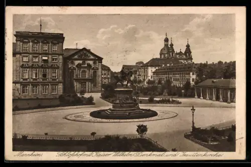AK Mannheim, Schlosshof mit Kaiser Wilhelm-Denkmal und Jesuitenkirche