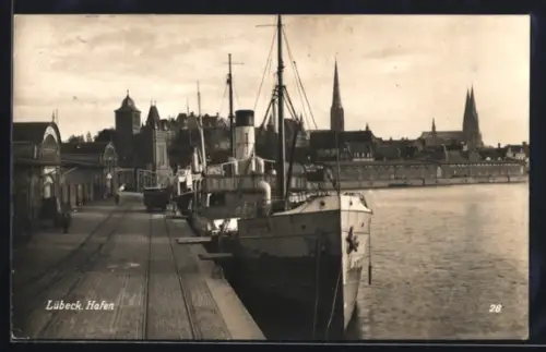 AK Lübeck, Hafenpartie mit Segelschiffen