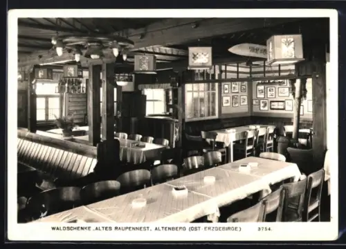 AK Altenberg /Ost-Erzgebirge, Waldschenke Altes Raupennest, Innenansicht